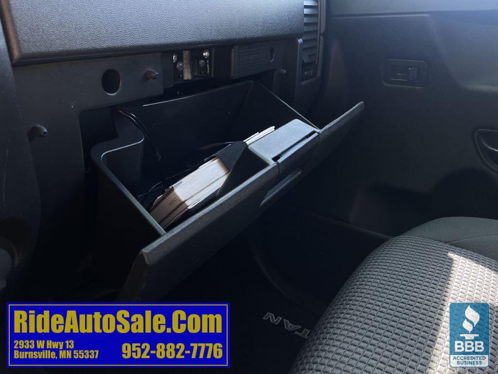 2011 Nissan Titan Image 43