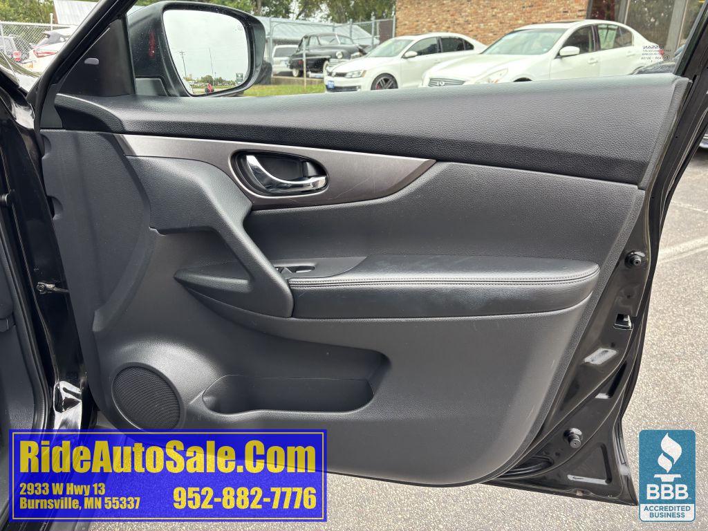 2016 Nissan Rogue Image 13