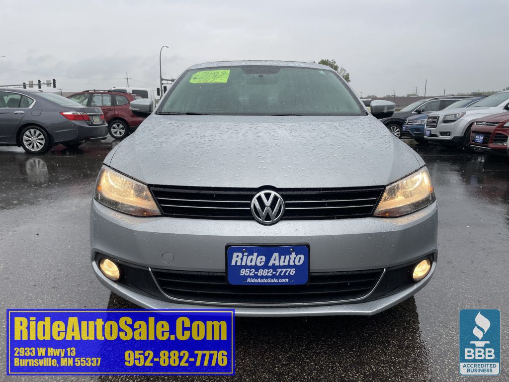 2012 Volkswagen Jetta Image 2