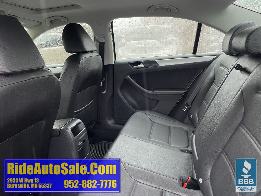 2012 Volkswagen Jetta Image 12