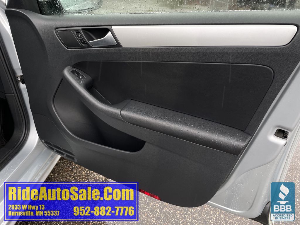 2012 Volkswagen Jetta Image 13