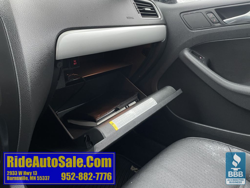 2012 Volkswagen Jetta Image 33