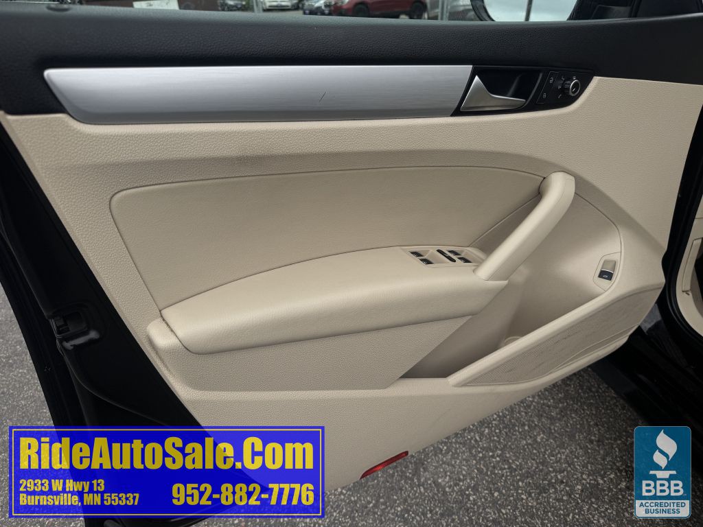 2012 Volkswagen Passat Image 9