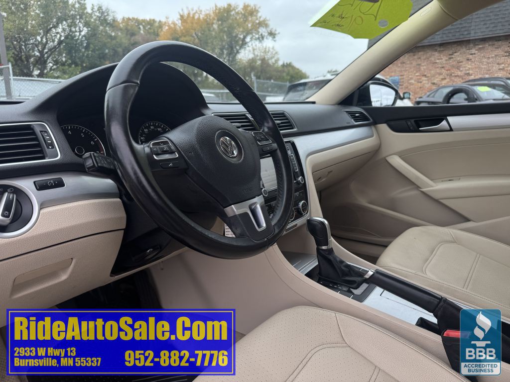 2012 Volkswagen Passat Image 10