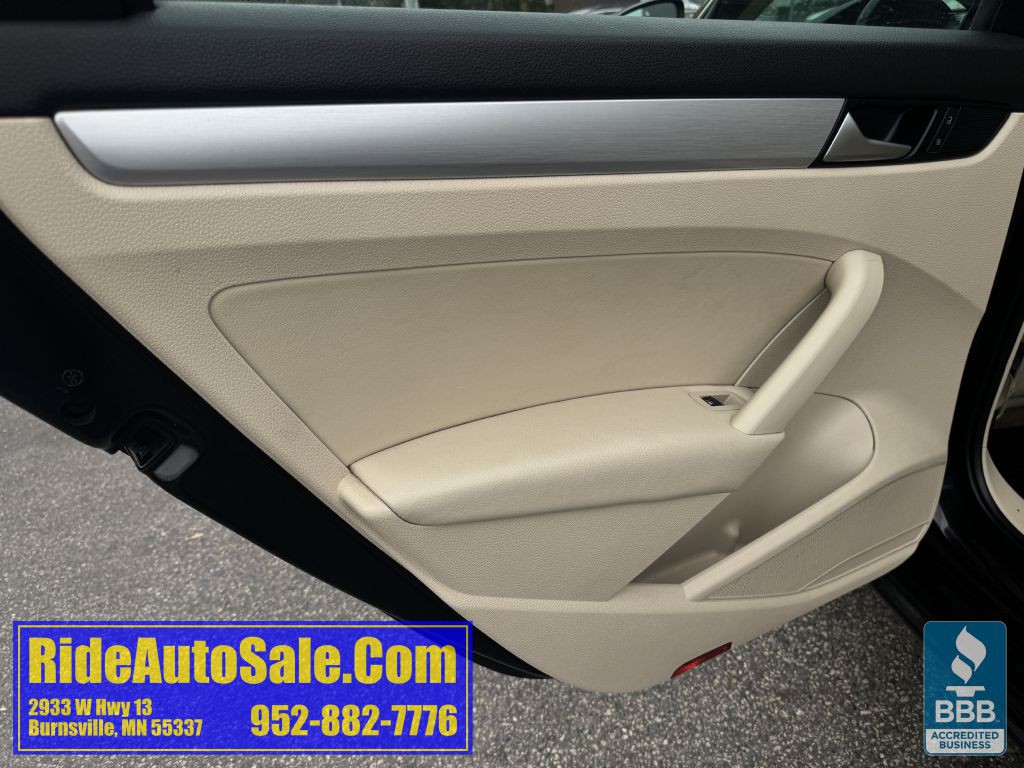 2012 Volkswagen Passat Image 11