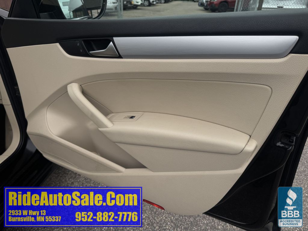 2012 Volkswagen Passat Image 13
