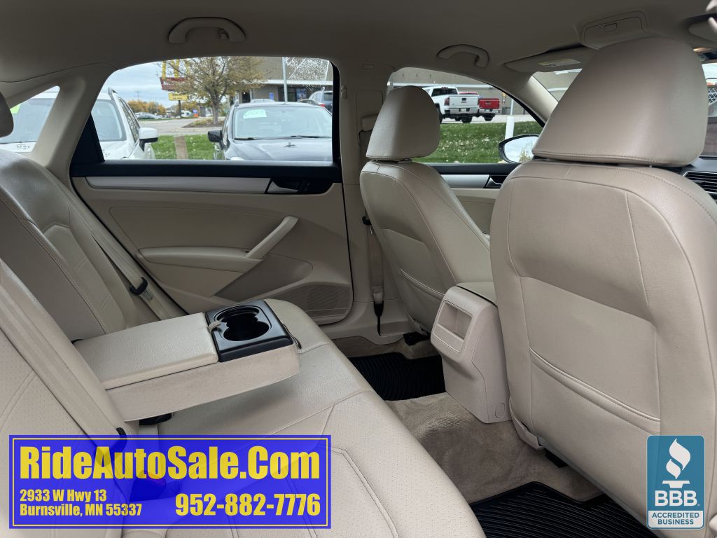 2012 Volkswagen Passat Image 16