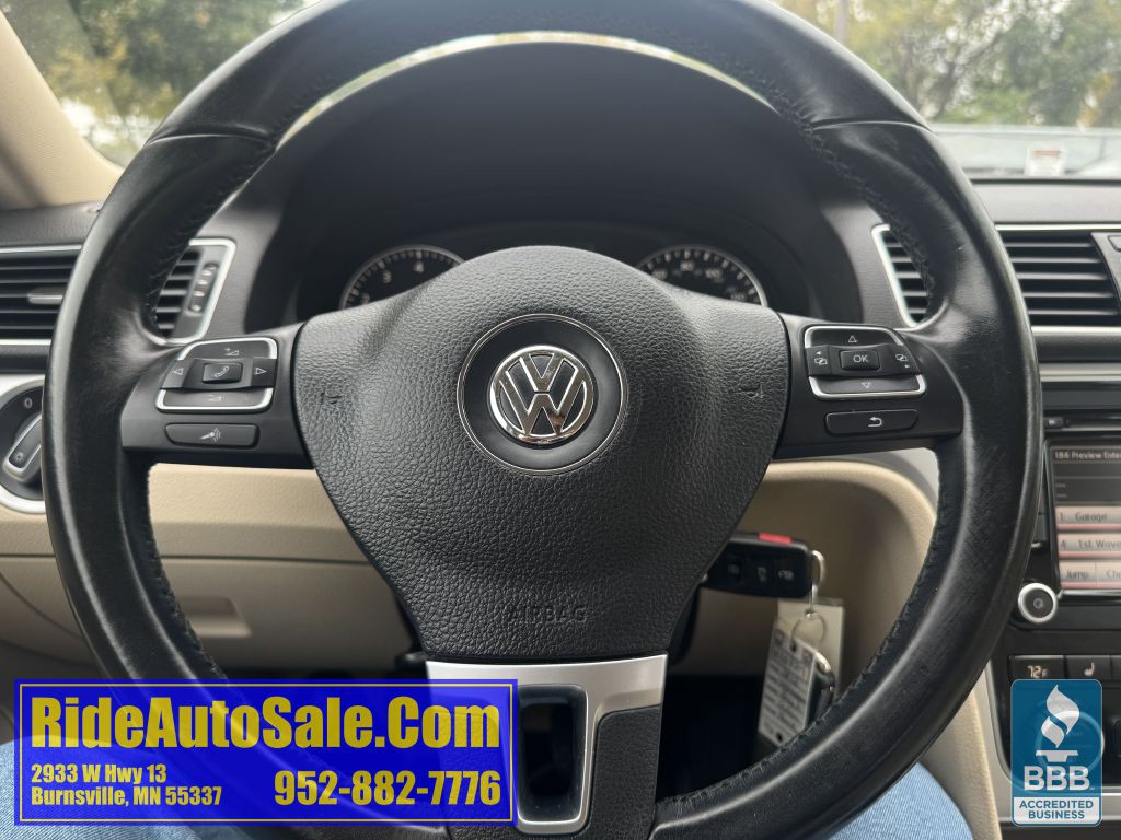 2012 Volkswagen Passat Image 19