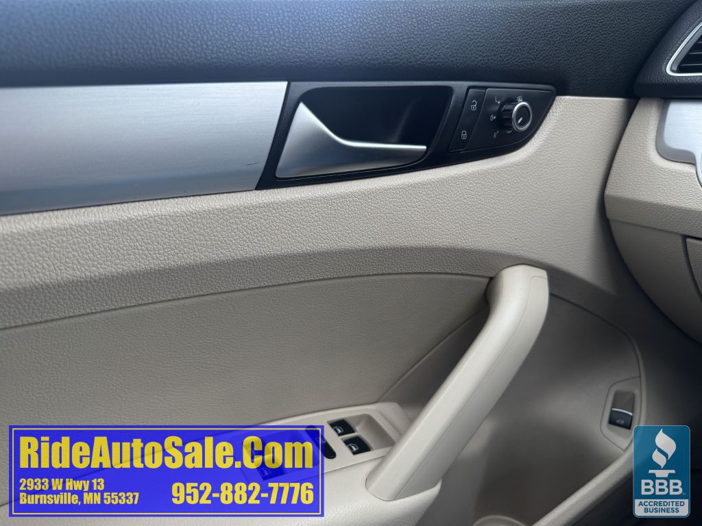 2012 Volkswagen Passat Image 38