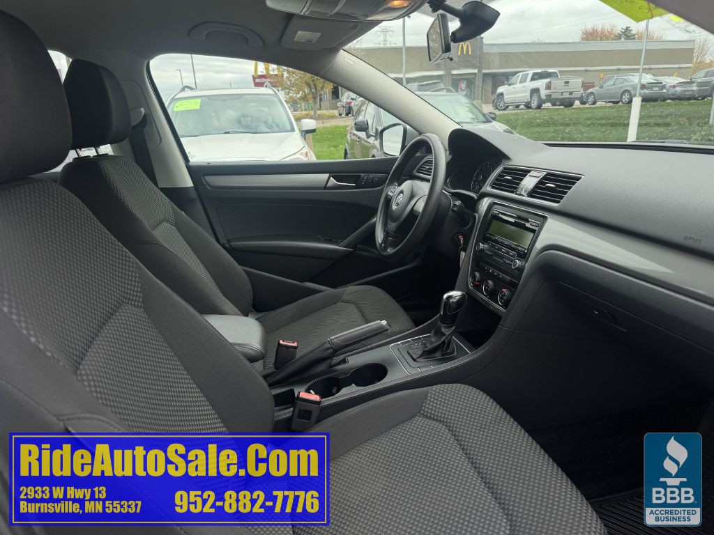 2014 Volkswagen Passat Image 14