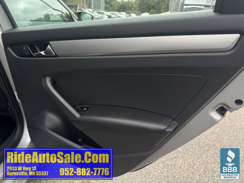2014 Volkswagen Passat Image 15