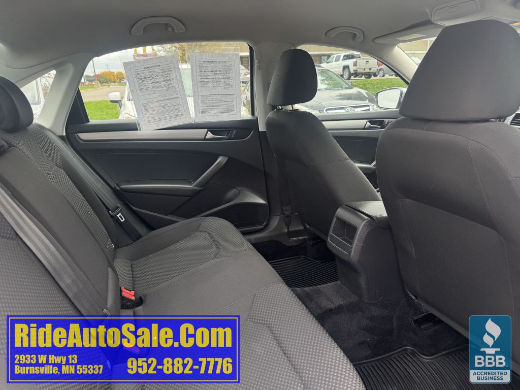 2014 Volkswagen Passat Image 16