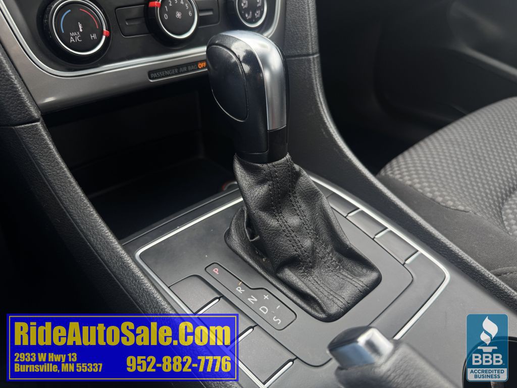 2014 Volkswagen Passat Image 20