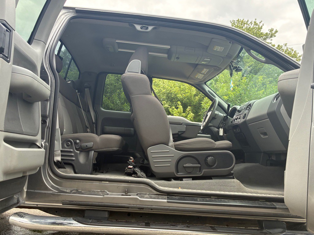 2004 Ford F-150 Image 8