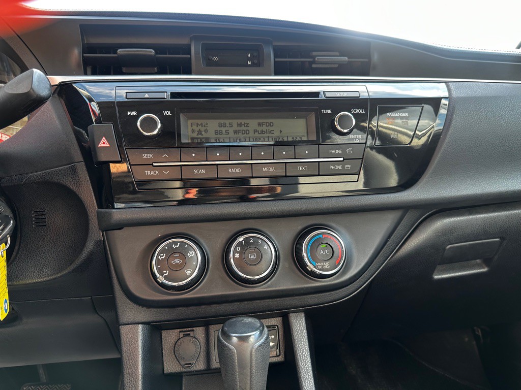 2015 Toyota Corolla Image 15