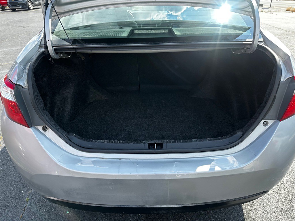 2015 Toyota Corolla Image 16
