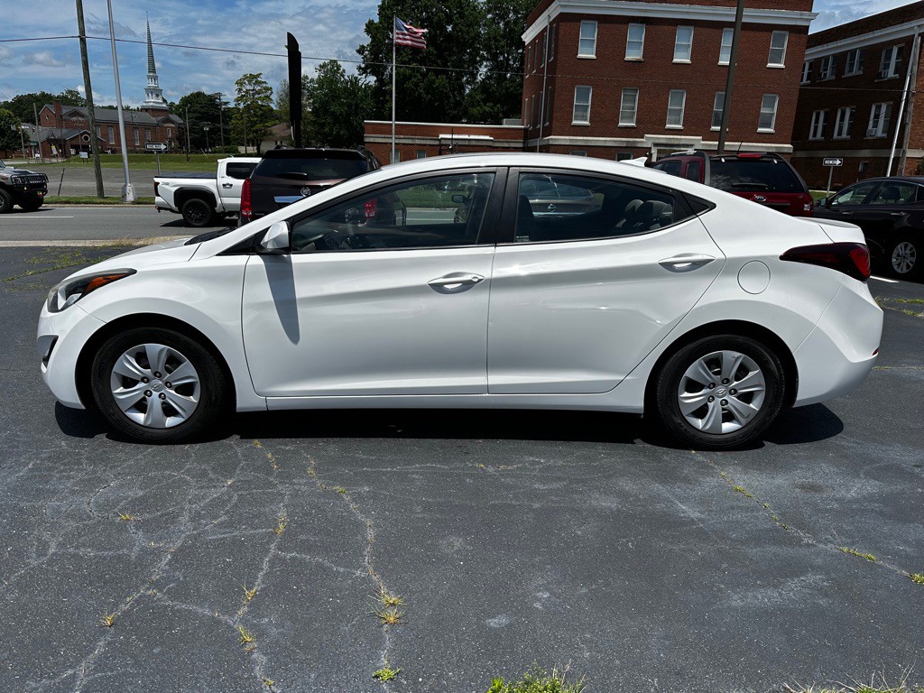 2016 Hyundai Elantra Image 4