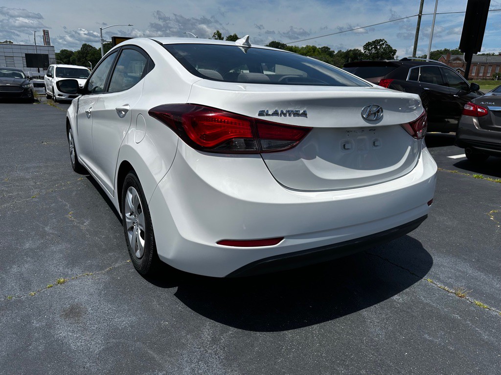 2016 Hyundai Elantra Image 5