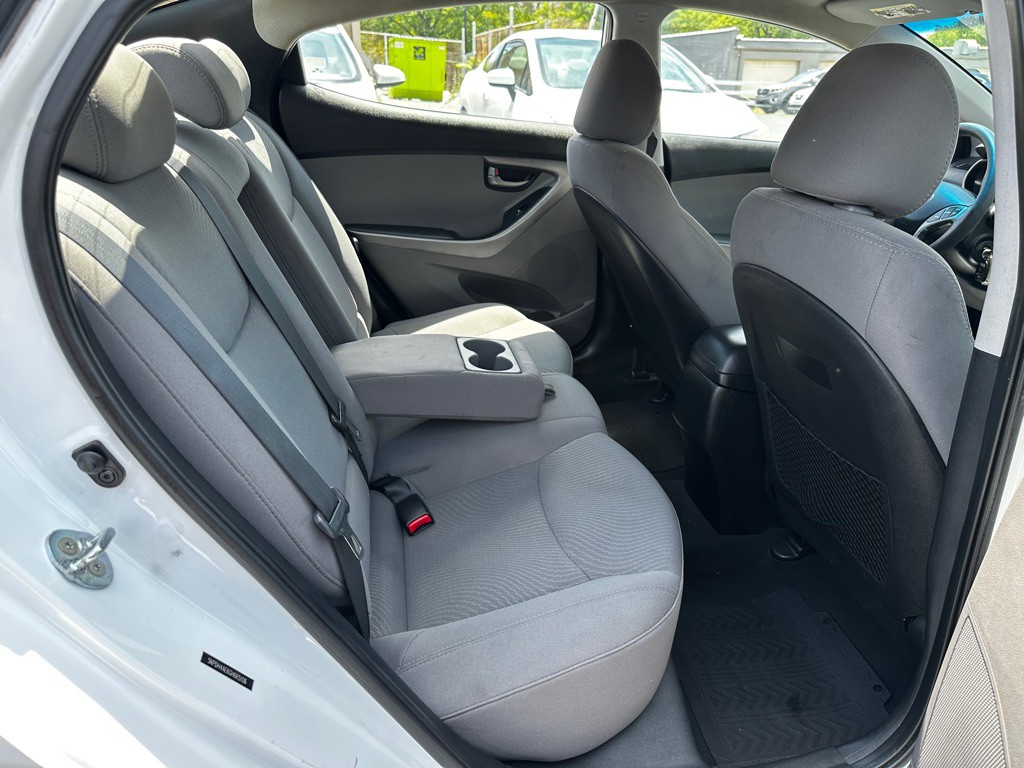 2016 Hyundai Elantra Image 9