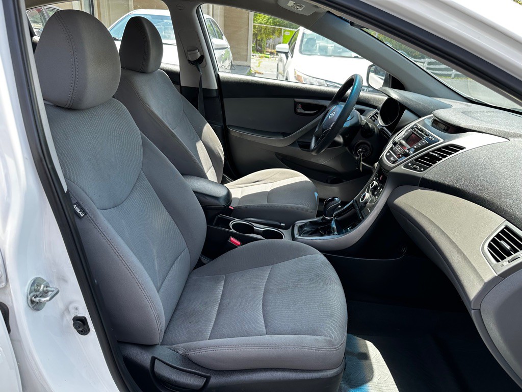 2016 Hyundai Elantra Image 10