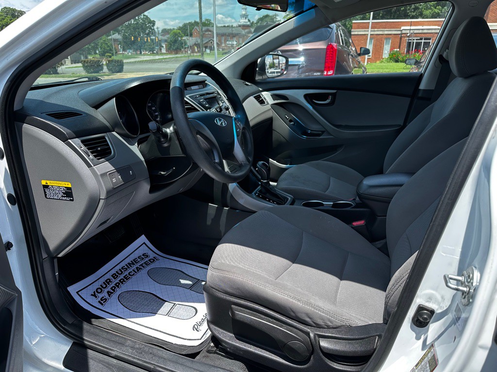 2016 Hyundai Elantra Image 11