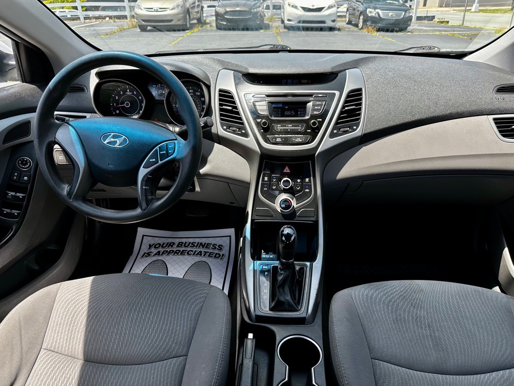 2016 Hyundai Elantra Image 12