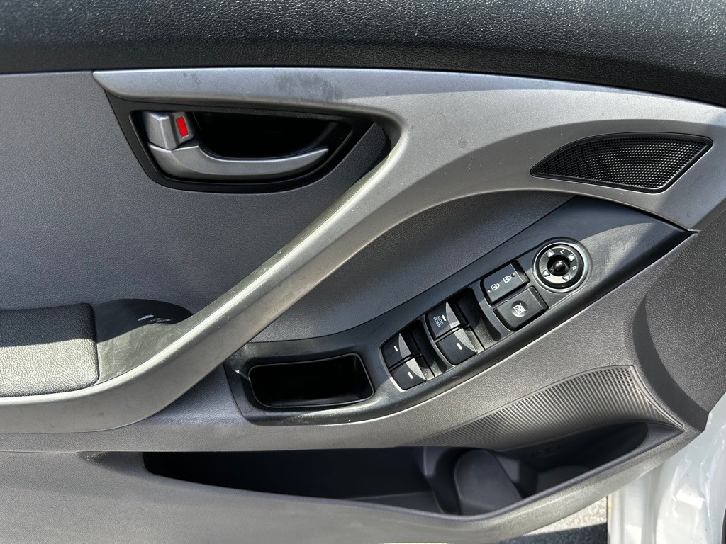 2016 Hyundai Elantra Image 13