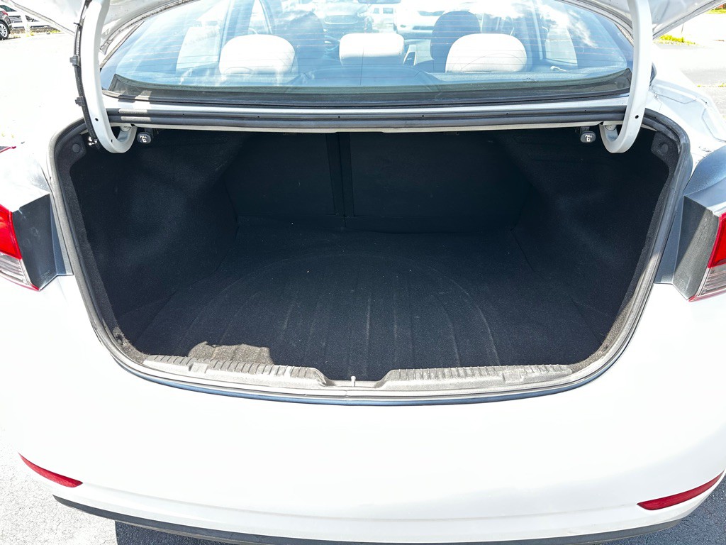 2016 Hyundai Elantra Image 18