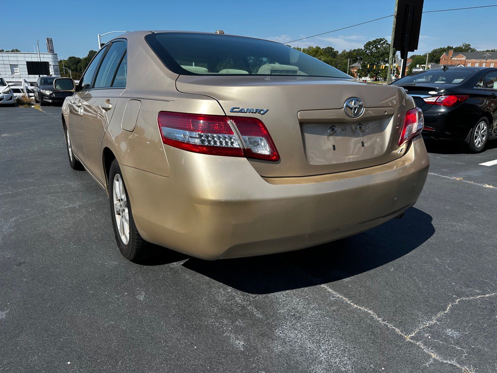 2010 Toyota Camry Image 4