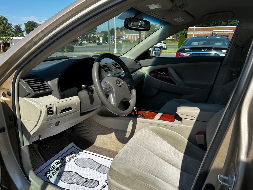 2010 Toyota Camry Image 10
