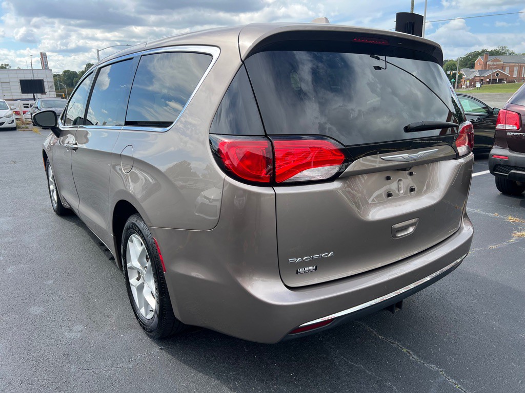 2017 Chrysler Pacifica Image 5