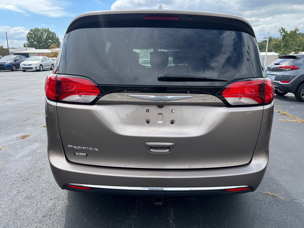 2017 Chrysler Pacifica Image 6