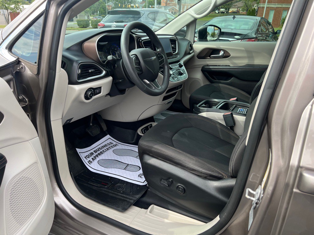 2017 Chrysler Pacifica Image 9