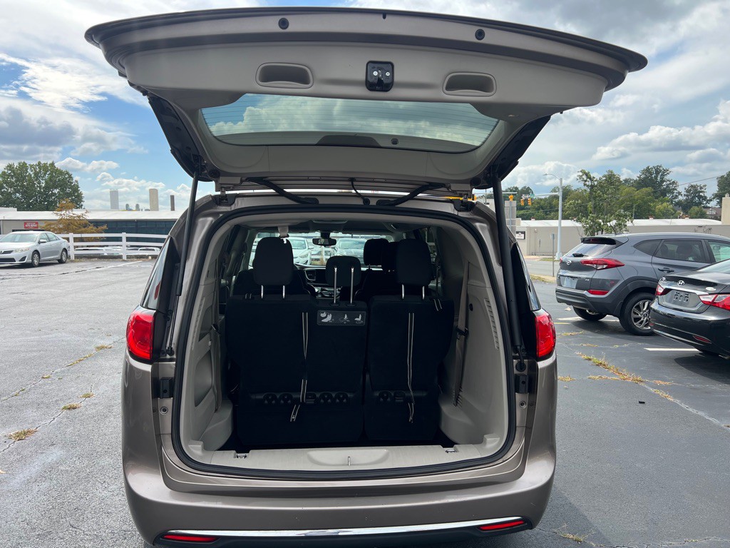 2017 Chrysler Pacifica Image 13