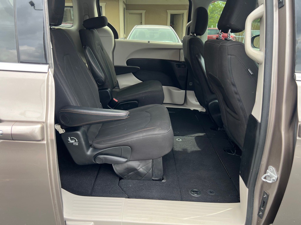 2017 Chrysler Pacifica Image 14