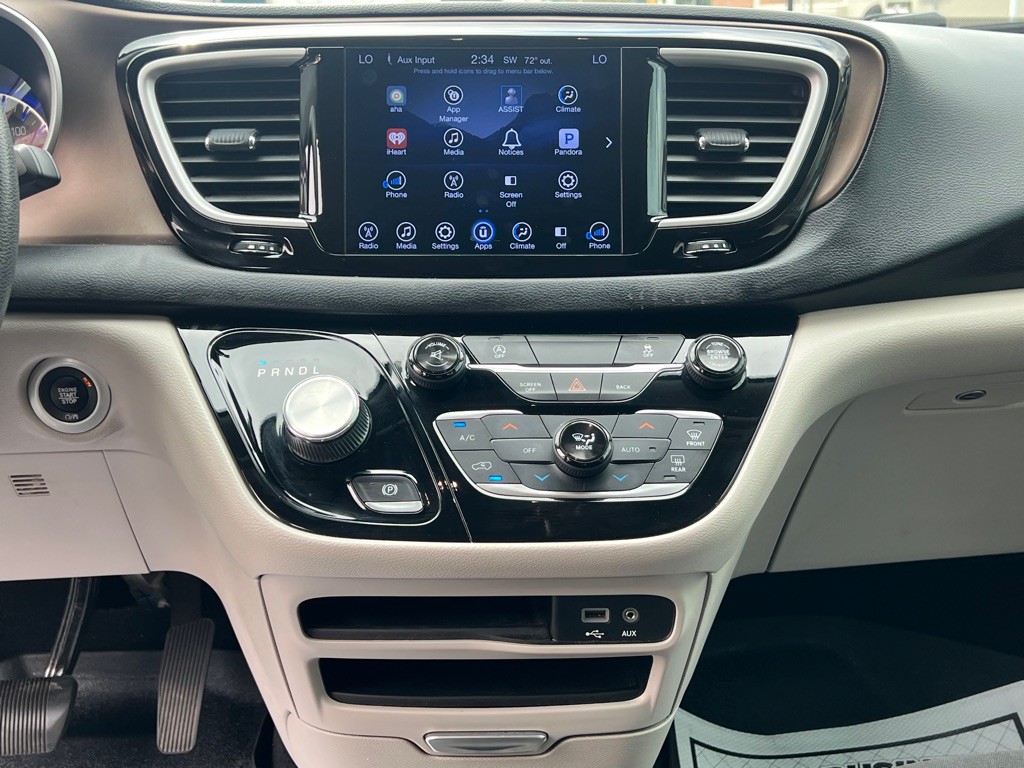 2017 Chrysler Pacifica Image 15