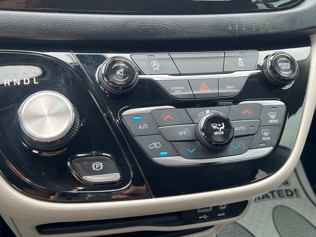 2017 Chrysler Pacifica Image 18