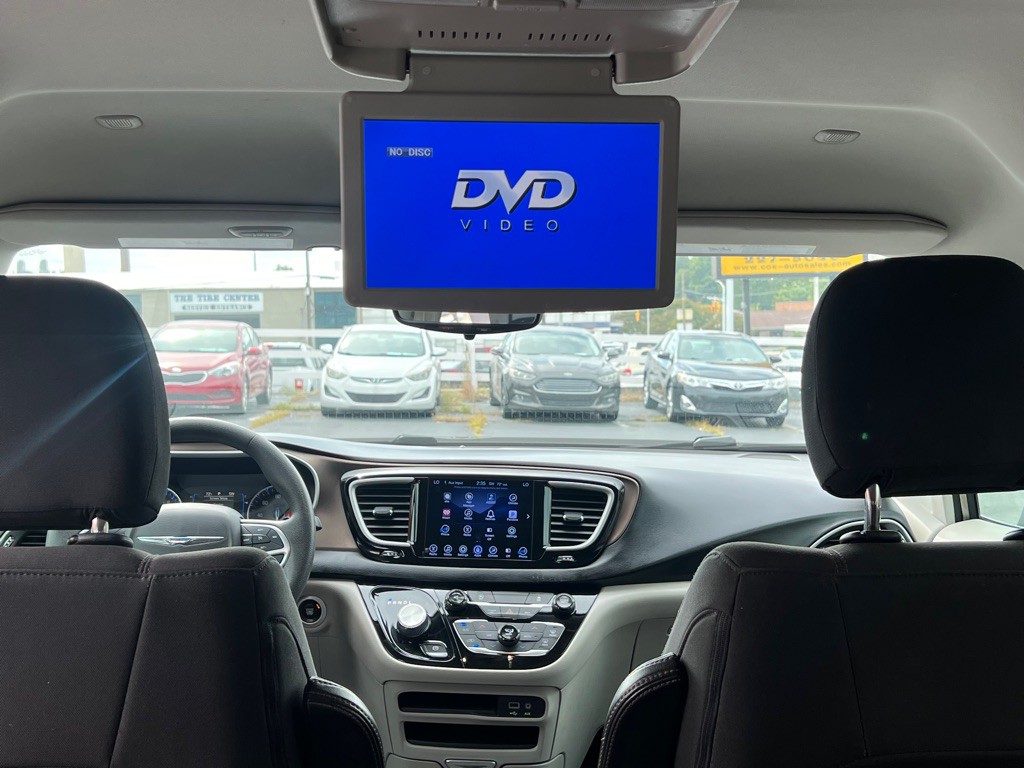 2017 Chrysler Pacifica Image 19