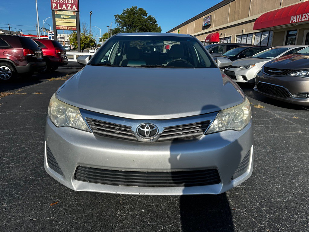 2013 Toyota Camry Image 2