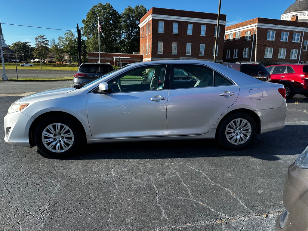 2013 Toyota Camry Image 4