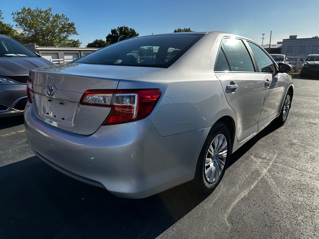 2013 Toyota Camry Image 7