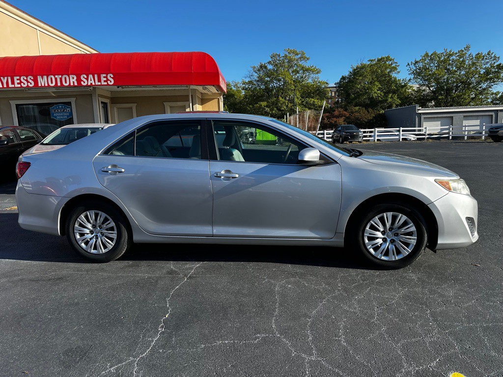 2013 Toyota Camry Image 8