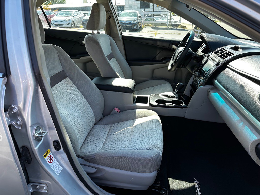 2013 Toyota Camry Image 10