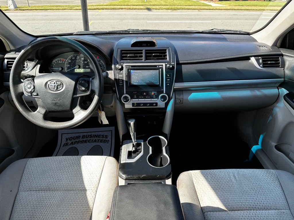2013 Toyota Camry Image 12