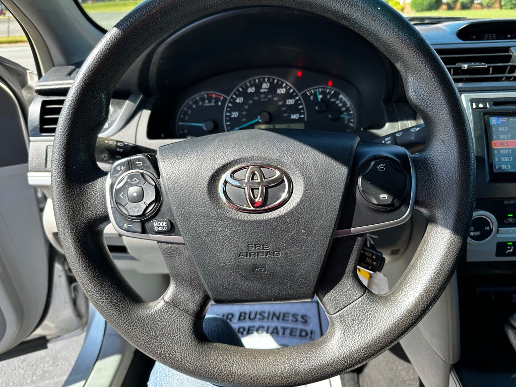 2013 Toyota Camry Image 13