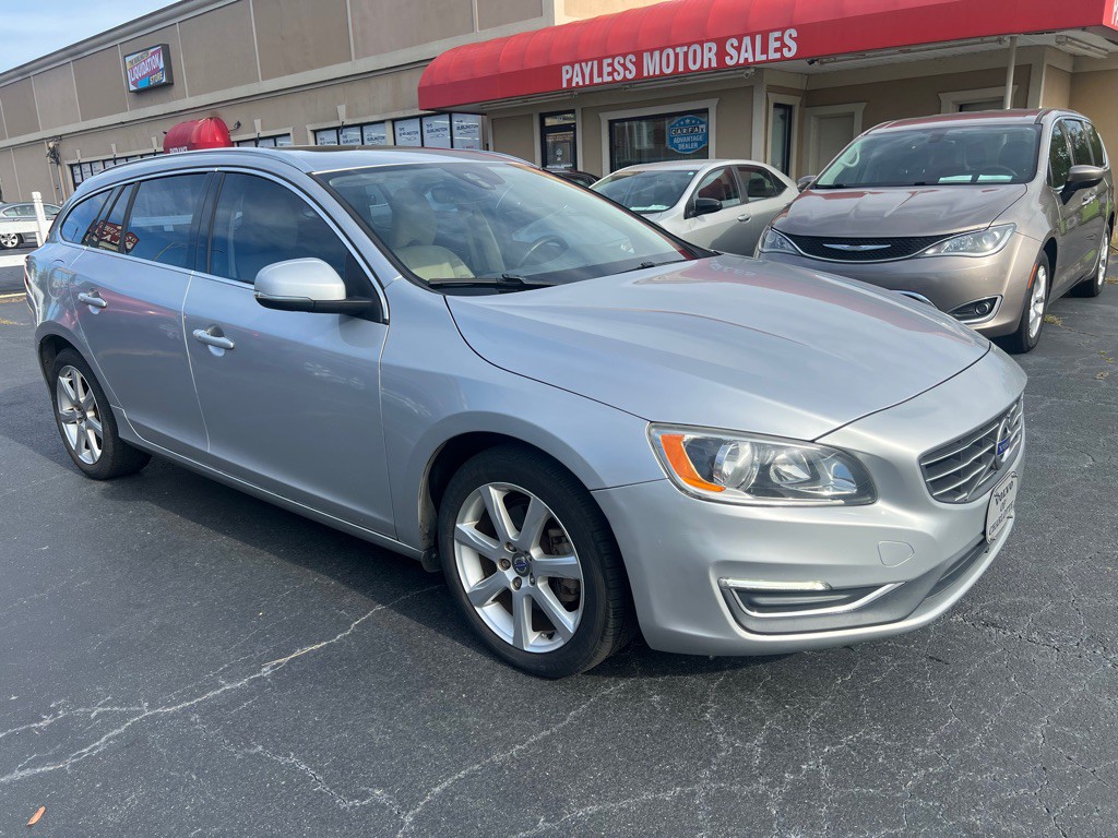 2017 Volvo V60 Image 1