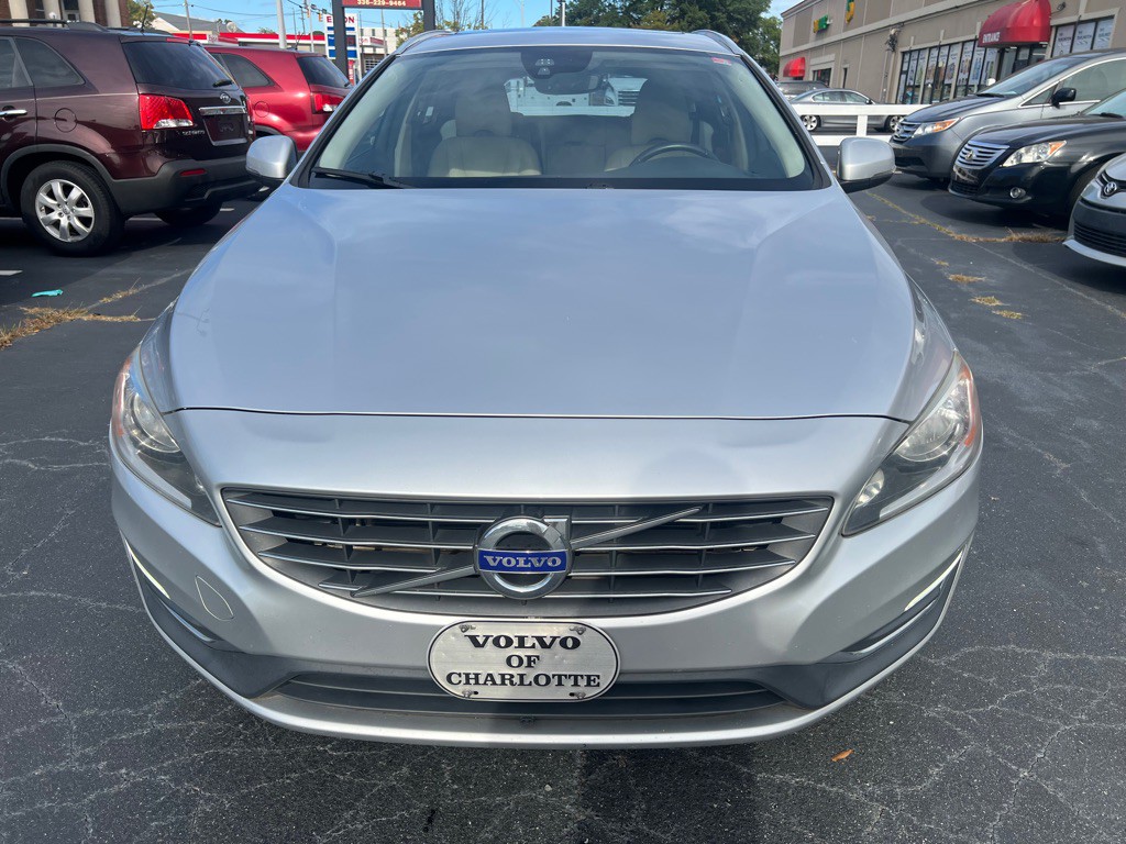 2017 Volvo V60 Image 2