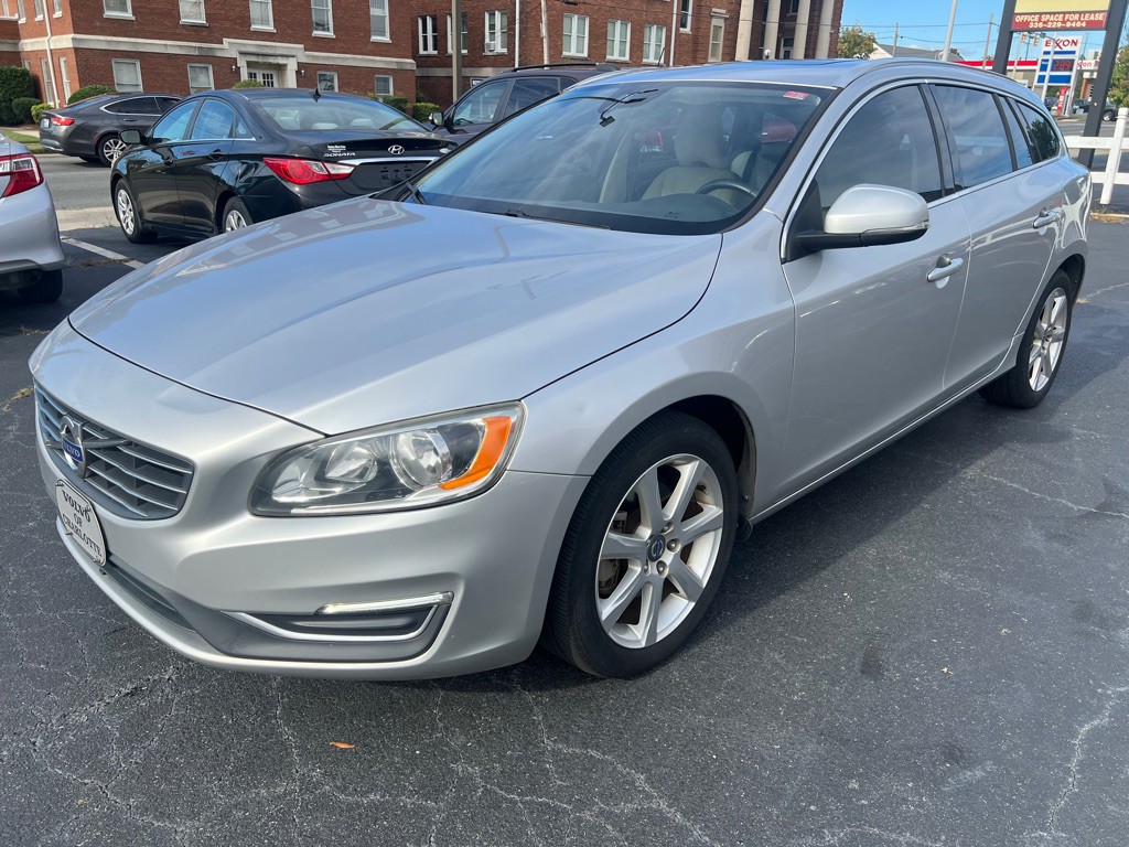 2017 Volvo V60 Image 3