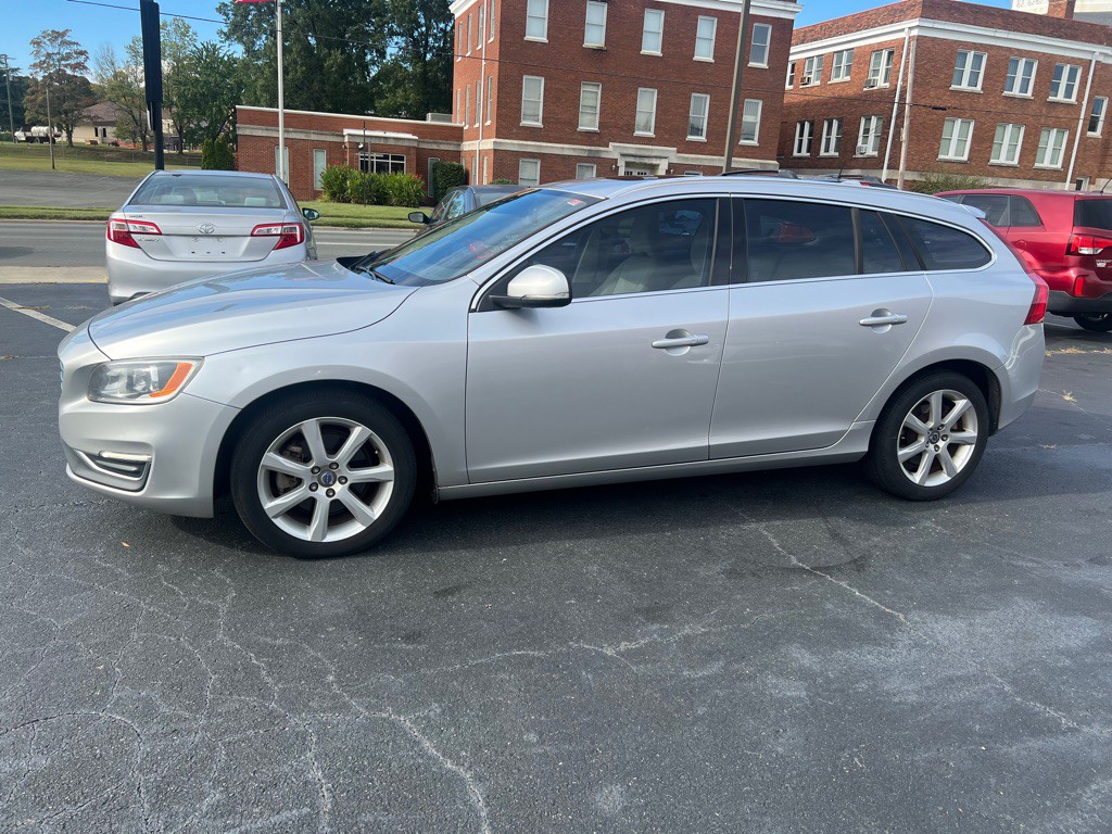 2017 Volvo V60 Image 4