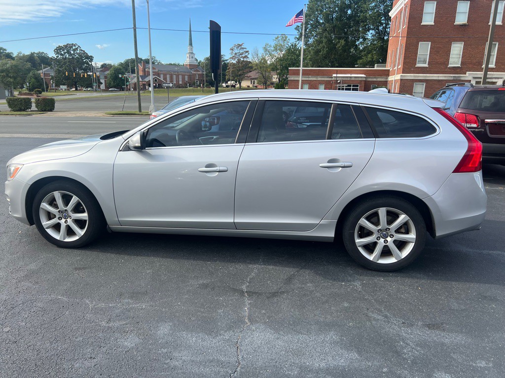 2017 Volvo V60 Image 5